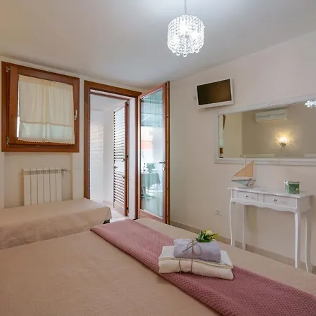 Casa Nostra * פולה