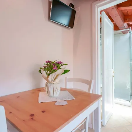 Δωμάτια σε οικογενειακή κατοικία Casa Nostra