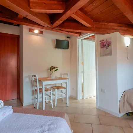 Δωμάτια σε οικογενειακή κατοικία Casa Nostra *